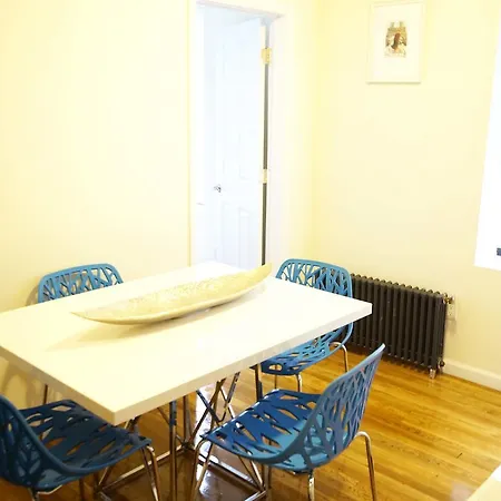 Apartment Delancey St. Apt 16 *
