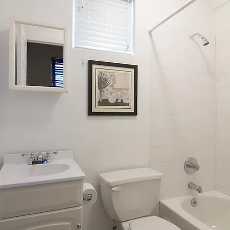 East 52nd Street Apt 4f *