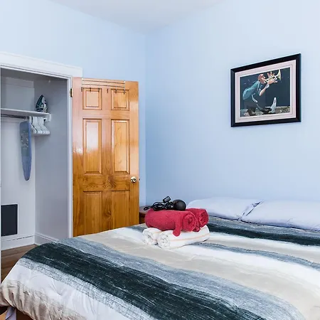 Dante/15 Min To Midtown Apartment