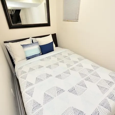 Midtown East 1 Cozy Bedroom * New York