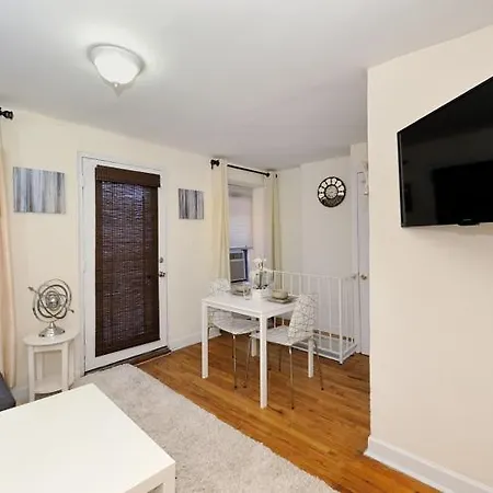Apartment Midtown East 1 Cozy Bedroom