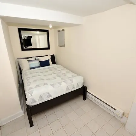 Midtown East 1 Cozy Bedroom *