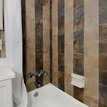Midtown East 1 Cozy Bedroom Apartment *