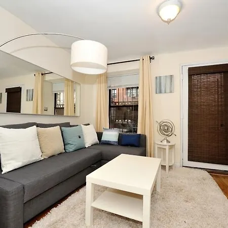 Midtown East 1 Cozy Bedroom
