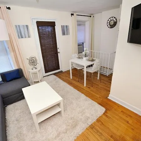 Apartment Midtown East 1 Cozy Bedroom *