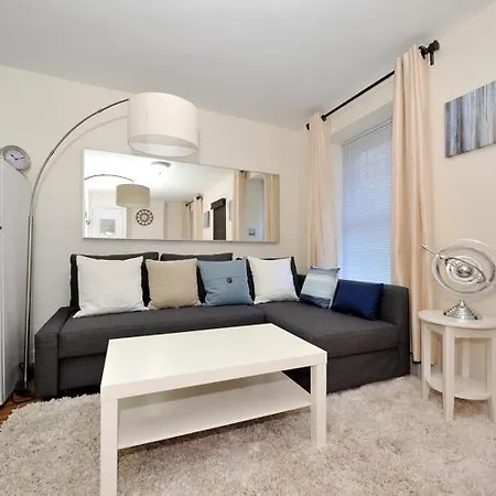 Midtown East 1 Cozy Bedroom *