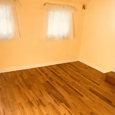 Douglaston/ Little Neck Apartment