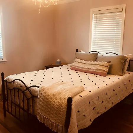 Douglaston/ Little Neck Apartment