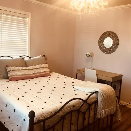 Douglaston/ Little Neck Apartment *