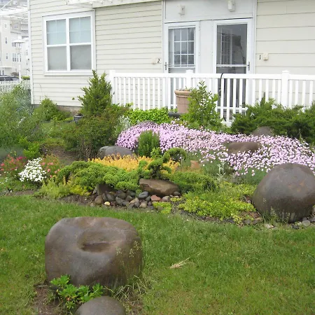 Surf Central In Rockaway Beach Apartment *