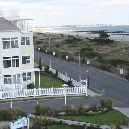 Surf Central In Rockaway Beach Apartment