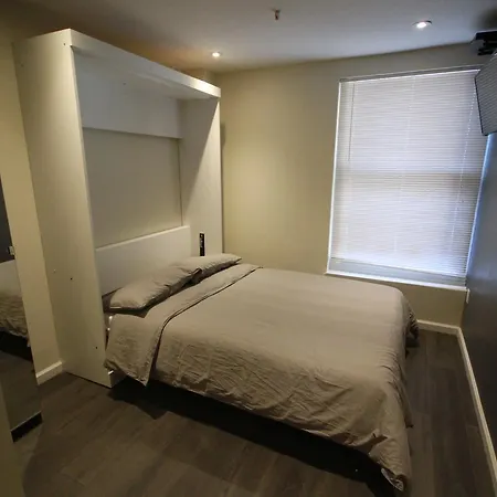 Modern Next To Times Square Apartment *