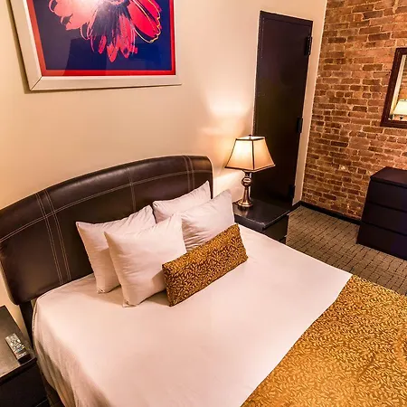Royal Park Hostel *