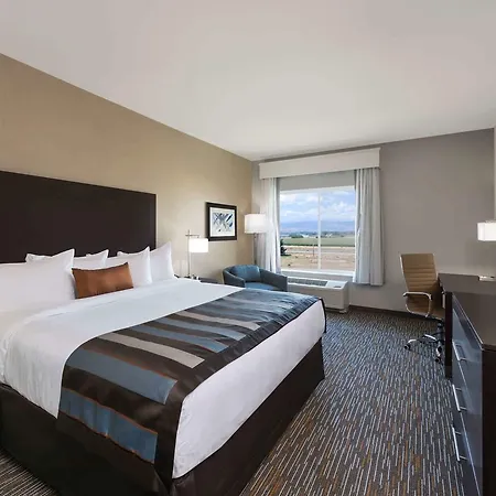 Wingate By Wyndham Jamaica Ny/ Airtrain Jfk