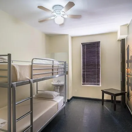 Broadway & Hostel *