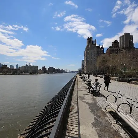 Luxury 3bed/2bath: Prime Upper East Manhattan