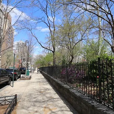 Luxury 3bed/2bath: Prime Upper East Manhattan Apartment