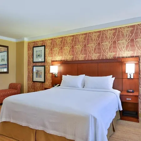 Courtyard By Marriott Laguardia Airport 3*