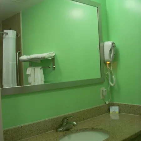 Days & By Wyndham Ozone Park/jfk Airport Hotel 2*
