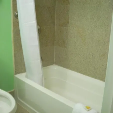 Days & By Wyndham Ozone Park/jfk Airport 2* New York