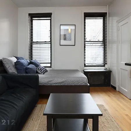 Spring Street Apt 2 Apartment *