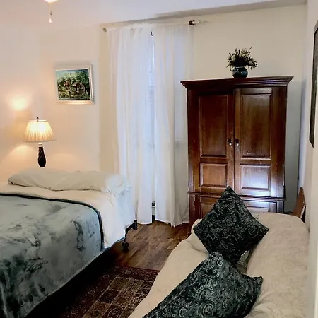 Apartment Private On Greene