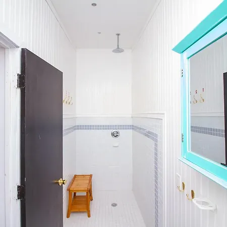 The High Tide #9 One Bedroom With Kitchen *