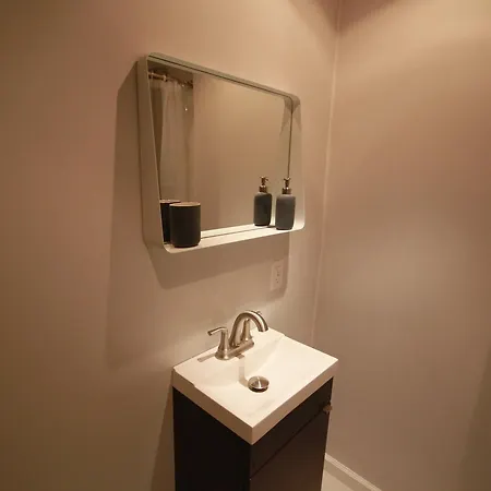 Nice And Renovated Near Times Square *