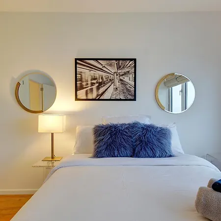Times Square Lux Highrise Apartment