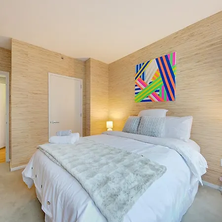 Times Square Lux Highrise Apartment New York