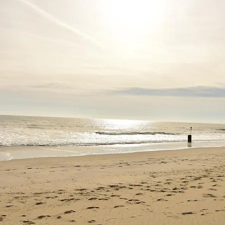 Beach Front, Ideal For Family And Couples, Beautiful Place For Sunset Lovers!! Holiday home New York