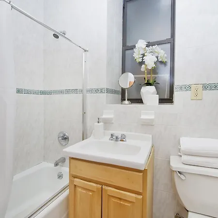 Spacious 4 Bedroom 15 Min From Times Square New York