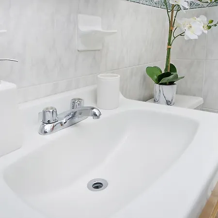 Spacious 4 Bedroom 15 Min From Times Square Apartment *
