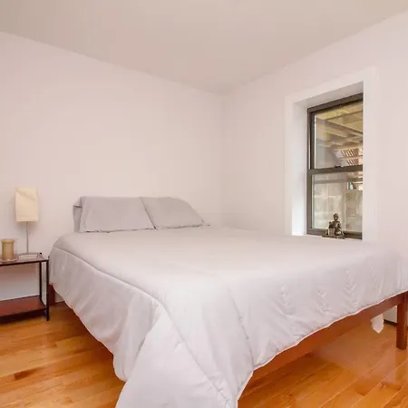 The Greenwood - A One Bedroom Garden New York