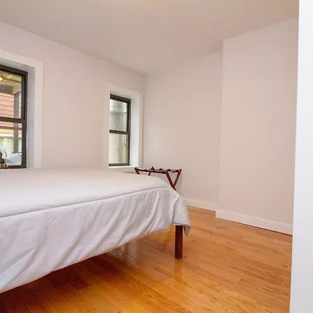 The Greenwood - A One Bedroom Garden New York