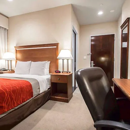 Comfort Manhattan Bridge Hotel 3*