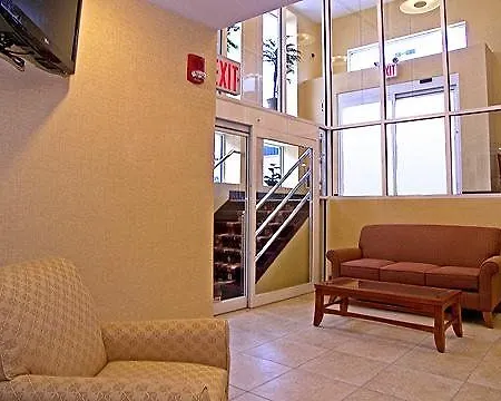 Travelodge By Wyndham Queens