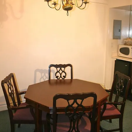 Salisbury 3*