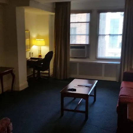 Salisbury Hotel 3*