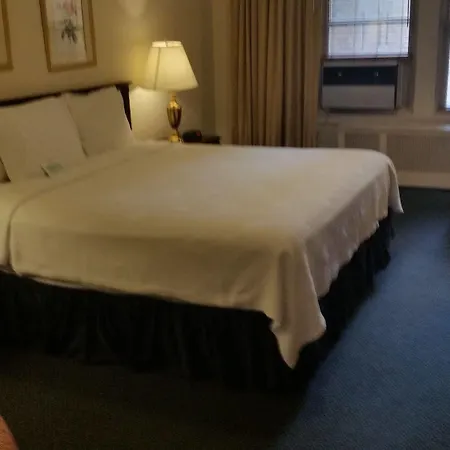 Salisbury Hotel