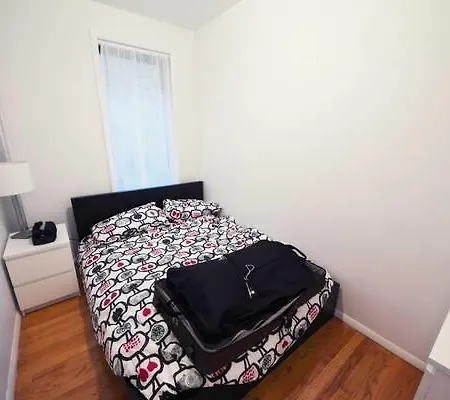 Upper East Side Apartment *