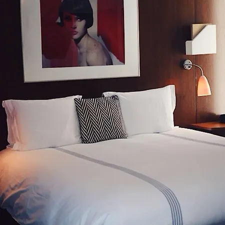 6 Columbus Park Hotel 4*