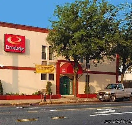 Econo South Ozone Park 2*