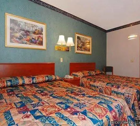 Econo South Ozone Park 2*
