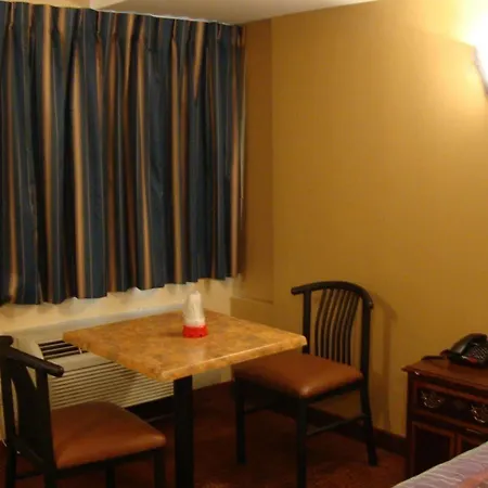 Oasis In Brooklyn Hotel New York