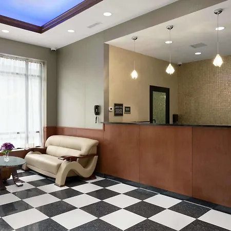 Hotel Howard Johnson By Wyndham Jamaica Ny Near Airtrain Jfk New York