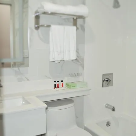 Voyage Hotel 2*