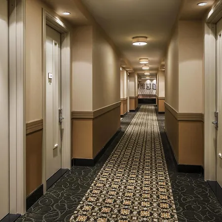 Opera House Hotel 3*
