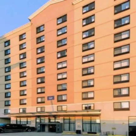 Hotel Sleep Long Island - Manhattan View