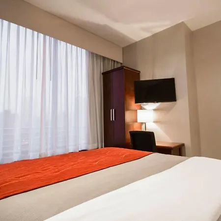 Comfort Manhattan Bridge Hotel 3*